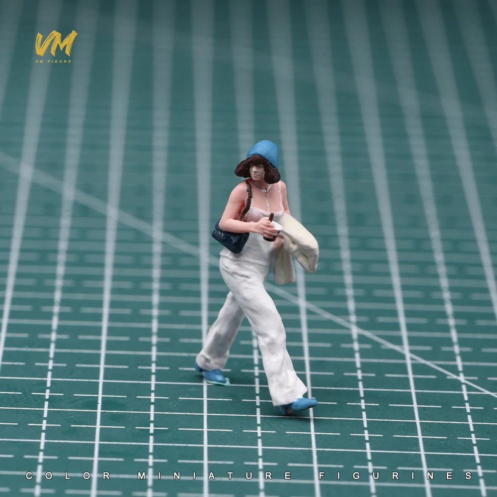 Painted Miniatures 1/24 1/64 1/43 Couple Walking with Big Steps Female Male Scene Figure Dolls Model For Vehicles Cars Toys