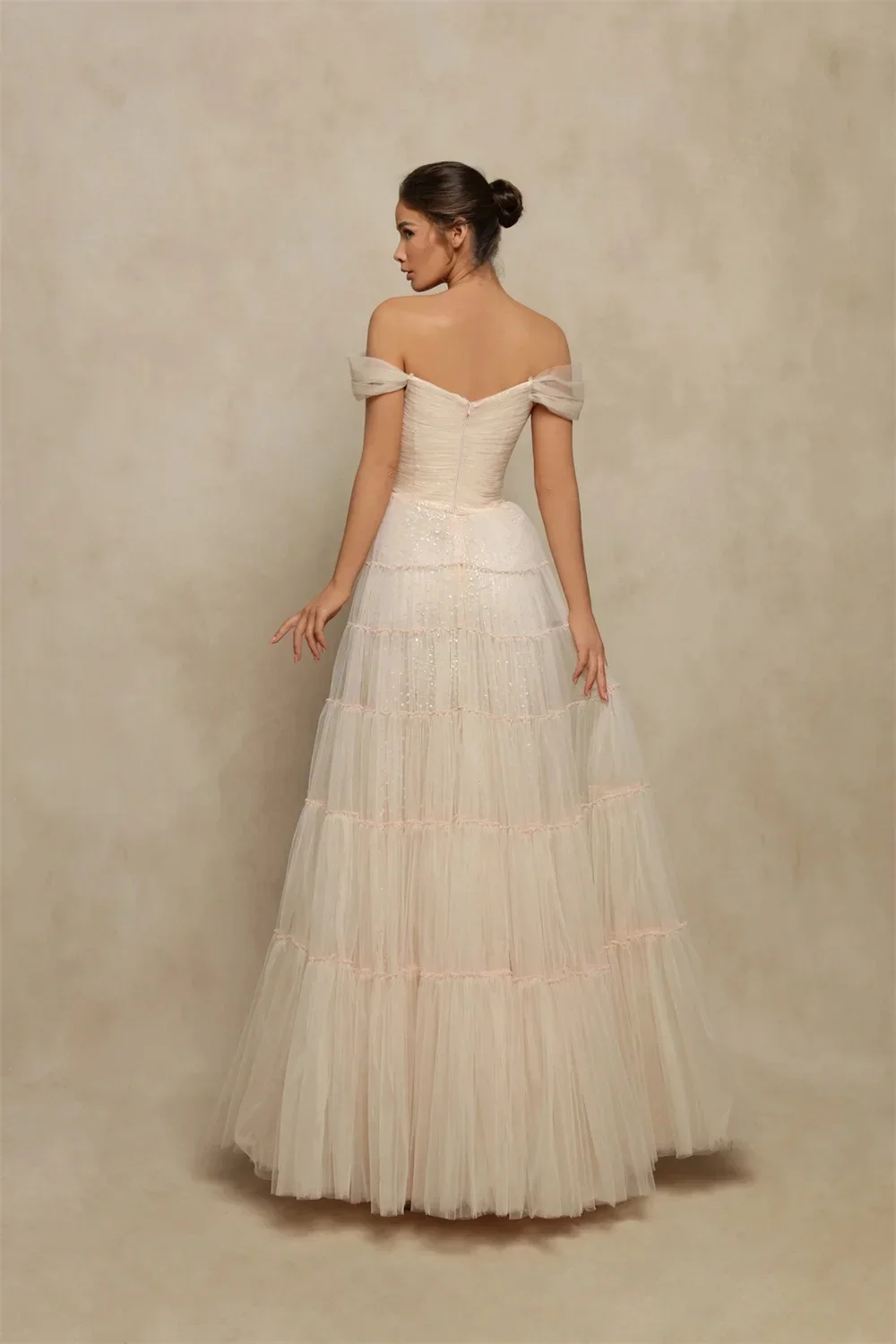 Vestidos largos personalizados de estilo moderno de tul con pliegues escalonados, corte en A, cuello barco, vestidos para ocasiones a medida, tallas formales elegantes disponibles
