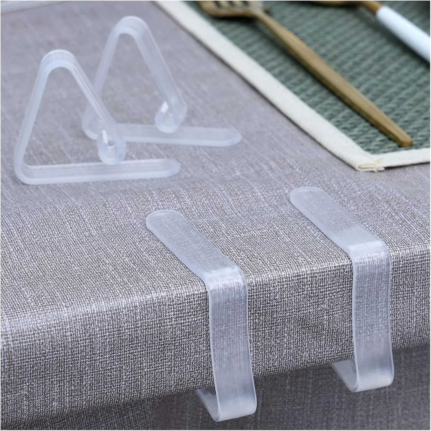 

16PCS Clear Plastic Tablecloth Clips,Transparent Clear Tablecloth Clips, Plastic Table Cloth Hold Down Clips Table Cloth Holder