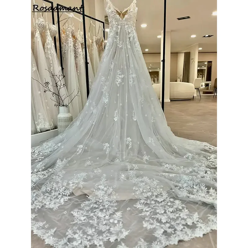 ロマンチックなスパゲッティストラップオープンバック A ラインのウェディングドレスノースリーブアップリケレースブライダルドレスローブデマリー