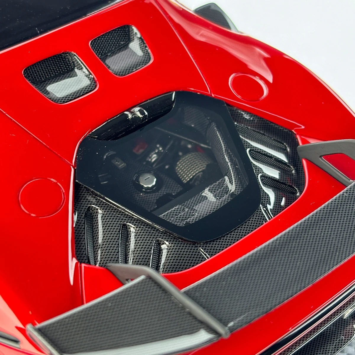 MR 1/18 Ferrari SF90 XX Hardtop Racing Veicolo a motore giocattolo in lega rossa Regali modello in metallo pressofuso