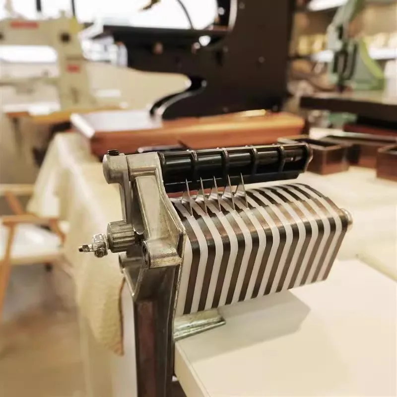 Desktop Leather Strip Cutting Machine Is A Lace Manual Cutting Tool Used For DIY Handmade Leather Edge Weaving Belt And Tie Up