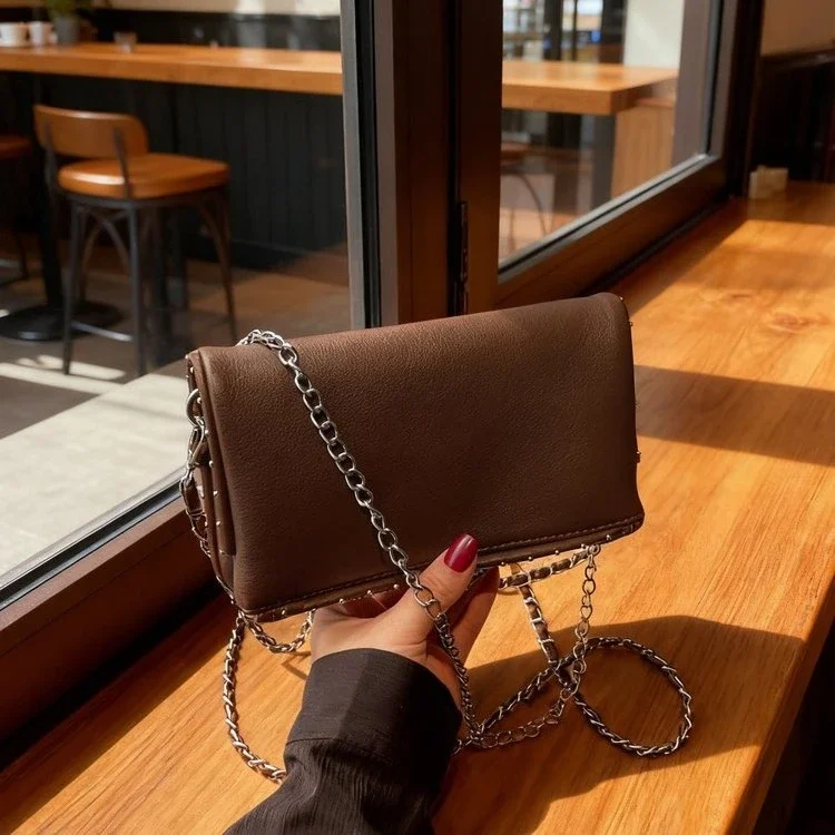 

2026 French Elegant Women's Crossbody Shoulder Bag Simple Fashion Chain Envelope Casual Retro Style for Stylish Ladies
