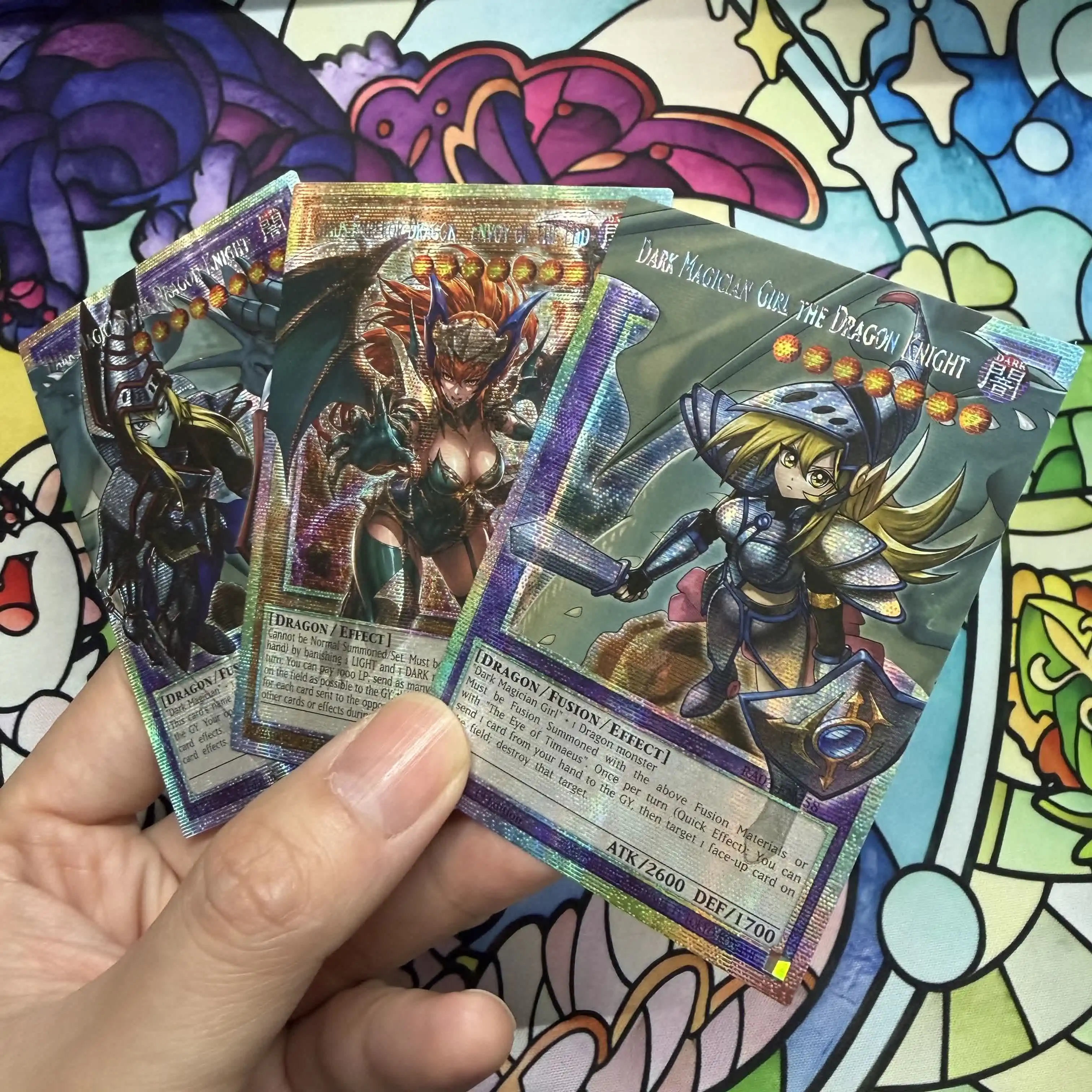 Yu-Gi-Oh Dark Magician Girl, der Drachenritter, der Drachenmeister, Magia, der Drache mit den roten Augen, der dunkle Drache, der Chaos-Kaiser-Drache – Gesandter des Endes – Detail 4