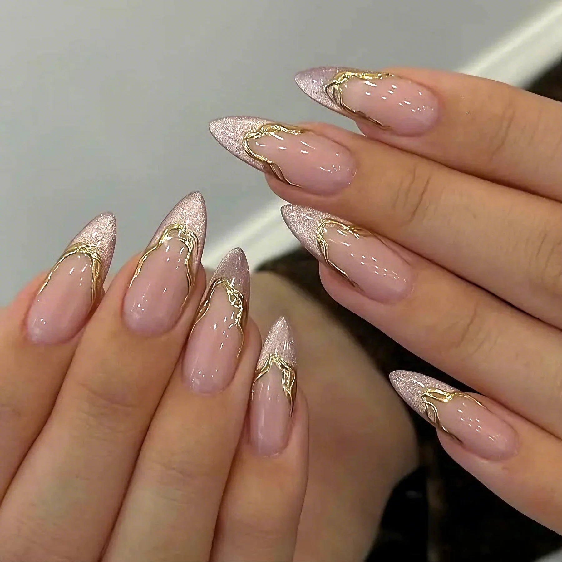 

24PCS Luxury Cat Eye Gilt Fake Nails French Almond Shape Press on Nails 3D Design Gentle Sweet Style Removable False Nails 네일팁투명