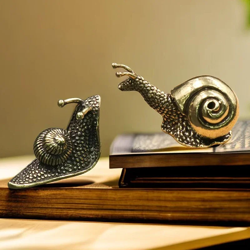 1 Piece Old Brass Snail Ornament - Simulation Animal Sculpture Mini Tea Pet for Zen Garden Home Decor Feng Shui Craft Gift