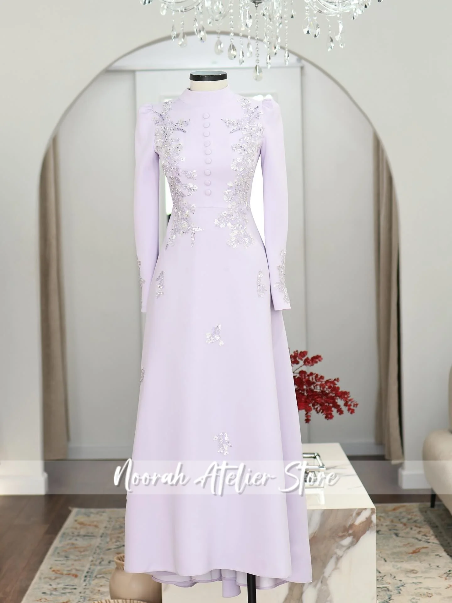 فستان سهرة فاخر للنساء المسلمات مزين باللون الأرجواني الأنيق الجديد 2025 فستان المشاهير في دبي بأزرار فستان فيستدوس مخصص