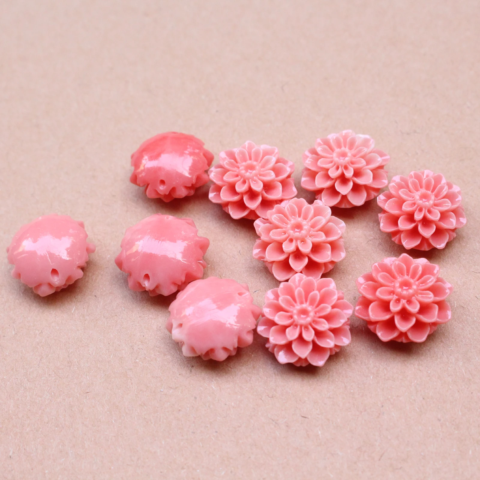 15 mm geschnitzte Gänseblümchen-Blumenperlen, künstliche Korallenperlen für die Herstellung von Schmuck, Armbändern und Halsketten. Rot-Beige-DIY-Handwerk, loses Zubehör – Detail 10