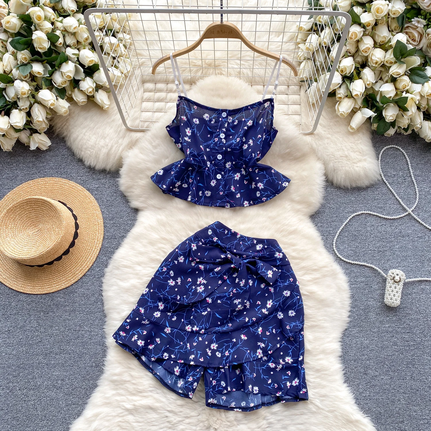 Conjunto de duas peças estilo férias de verão feminino, estampa flores frmentadas, top casual curto deslizante, shorts de babado versátil, saia