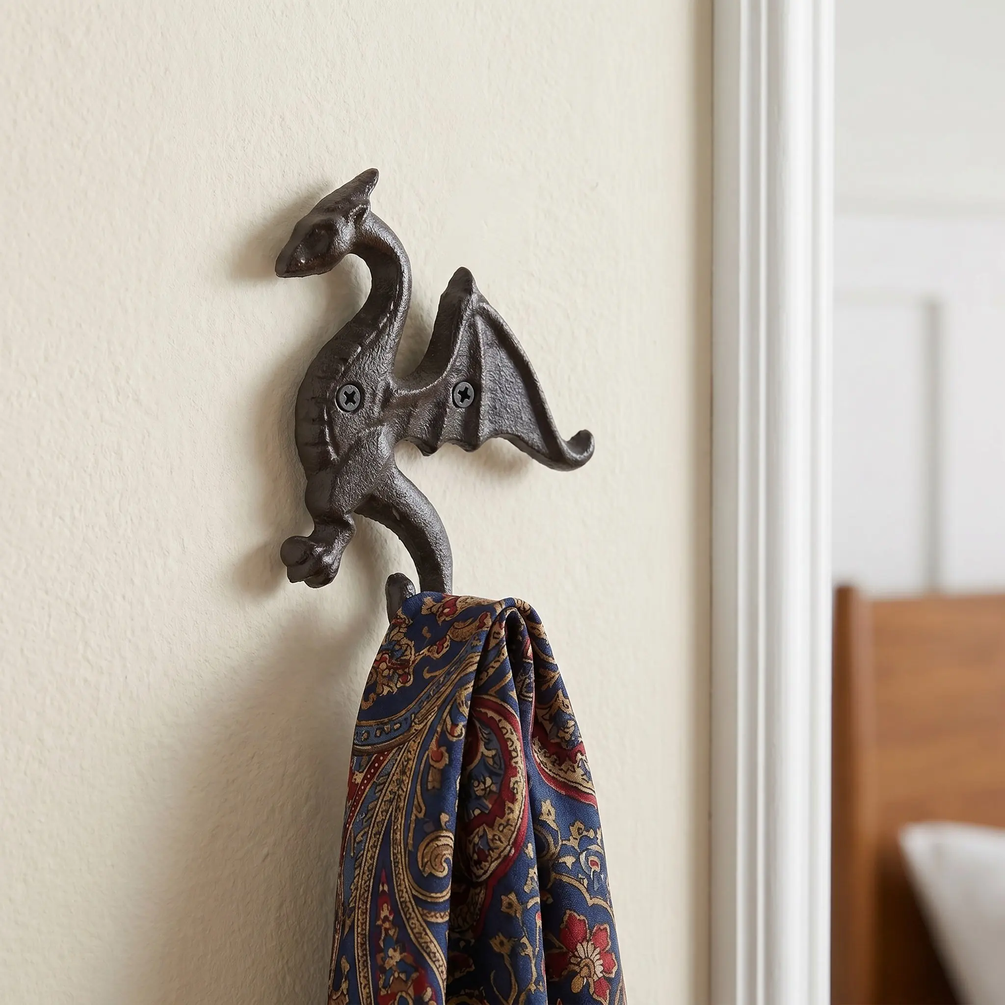 Antique Flying Dragon Coat Hanger Rustic Cast Iron Wall Mounted Hook Retro Peg Hanger Decorative Hook for Hanging Keys Clothes