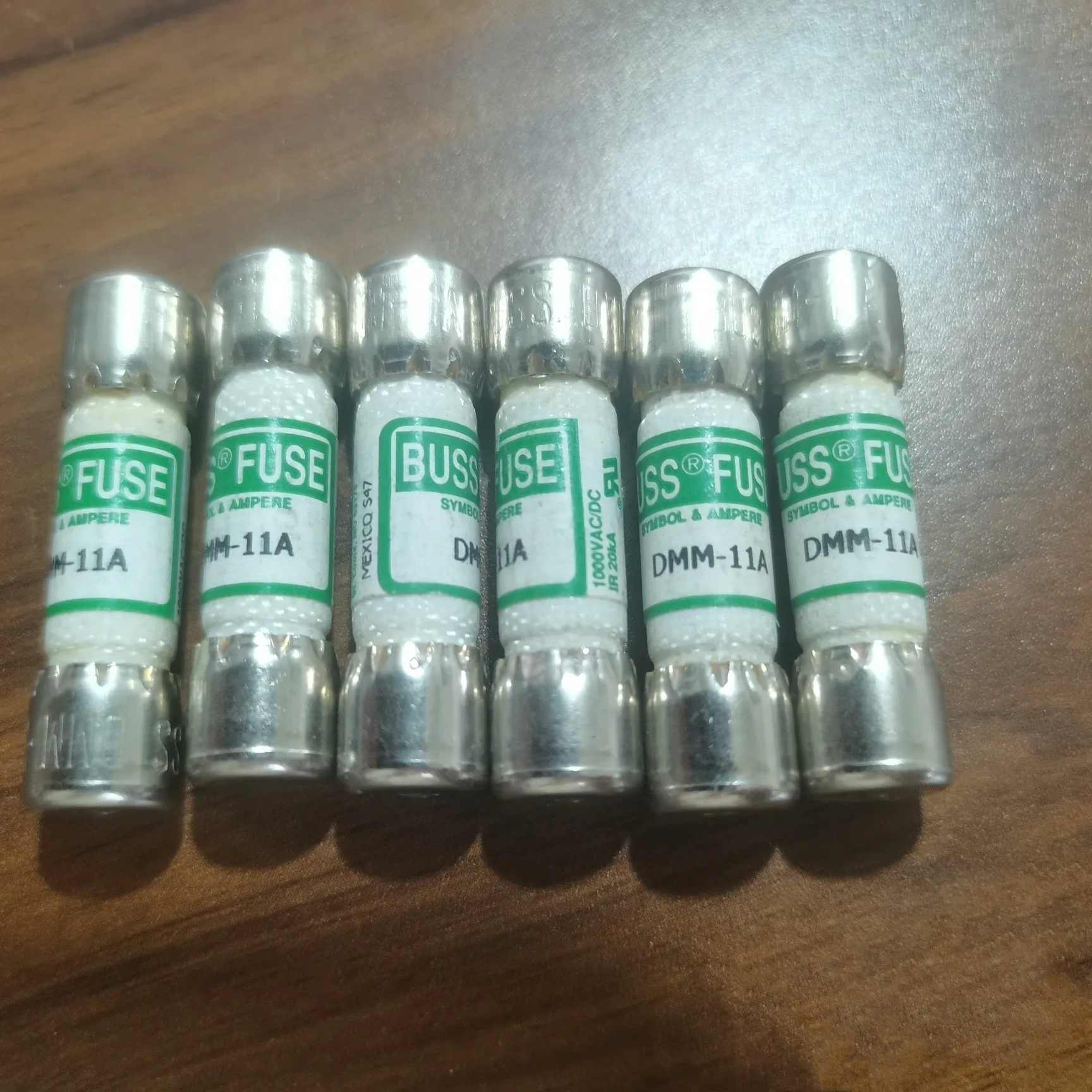 10 pcs DMM-11AR DMM-11A DMM-B-11A F15B + F17B + sekering