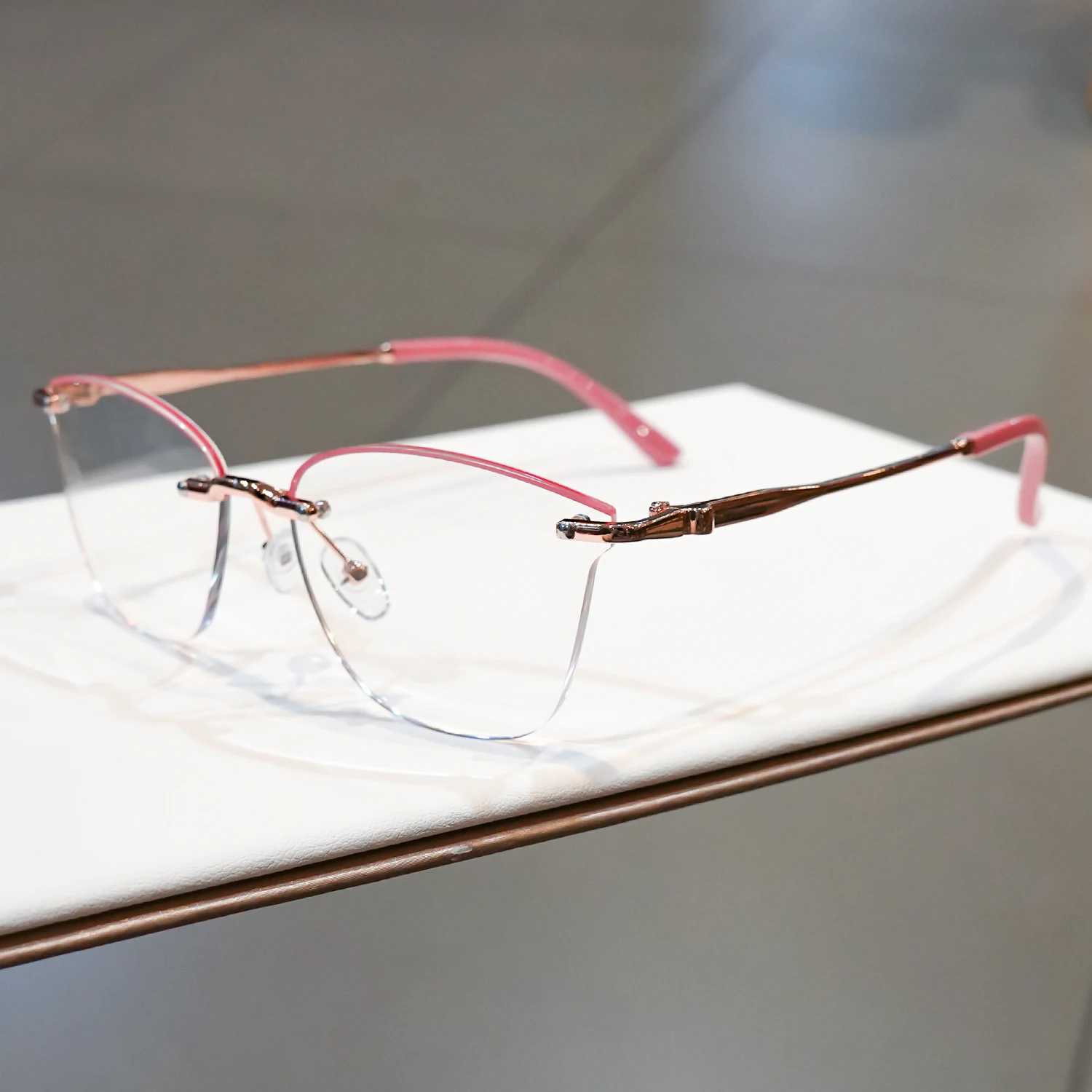 نظارات قراءة عصرية بدون إطار، نظارات طويلة ضيقة بحافة مقطوعة لامعة فاخرة مع قارئ الكمبيوتر