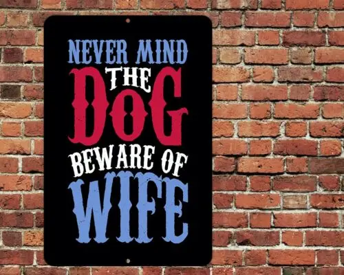 Schild mit Aufschrift „Never Mind Dog Beware Wife“, 20,3 x 30,5 cm, Metall, Aluminium, lustige Warnung gegen Eindringen, Aluminium