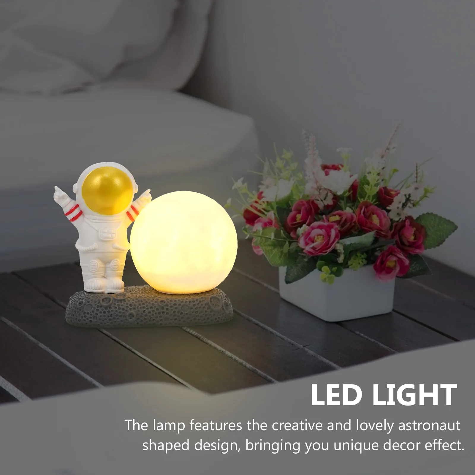 

Astronaut Night Light Golden Resin Decor Mini Spaceman nament Desktop Atmosphere Lamp Child Room Safe Powered