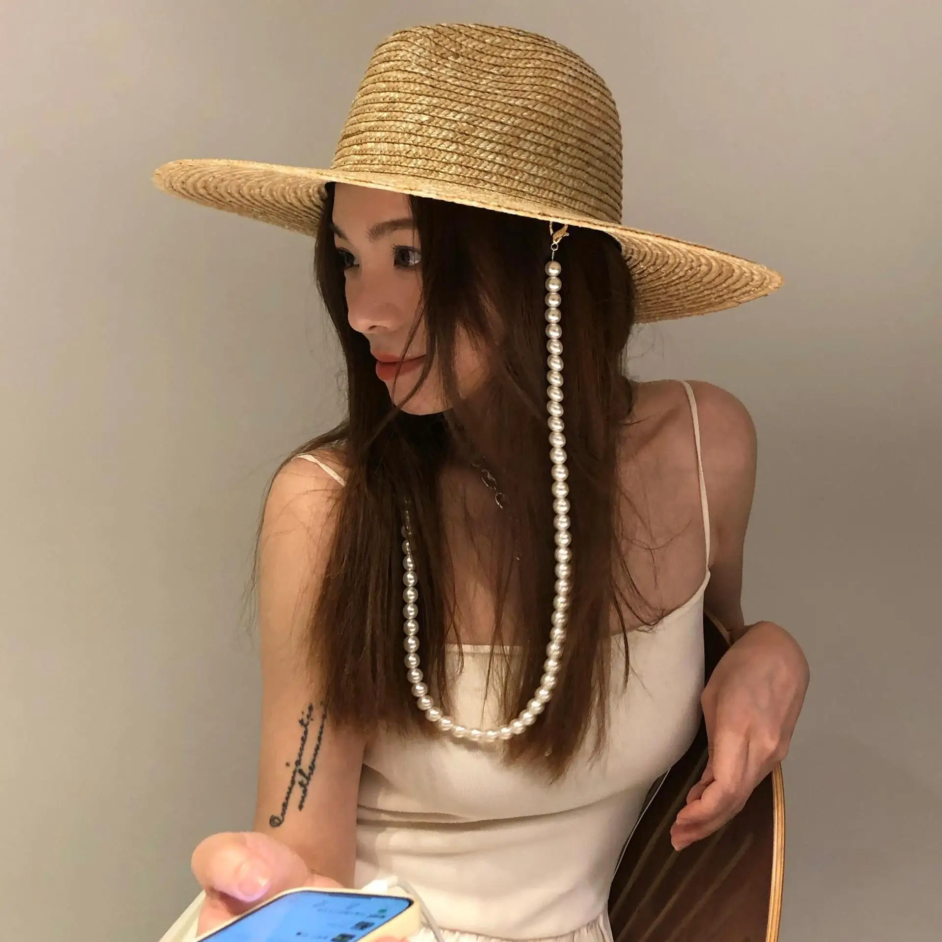 2024 Spring/Summer Wheat Straw Big Eaf Jazz Straw Hat Pearl Chain Wheat Straw Fashion Travel Beach Straw Hat Women