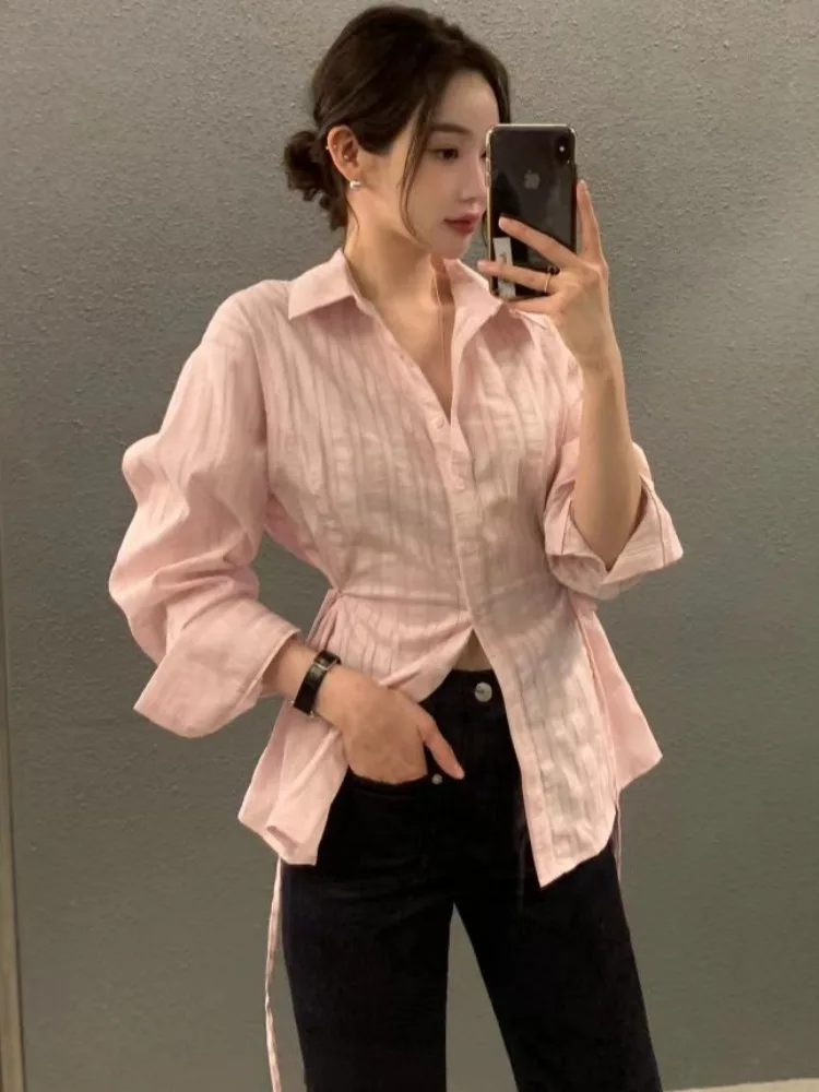 

Шикарный летний женский топ с отложным воротником, поясом на талии, стройнящий, в полоску, с цветными вставками, длинный рукав