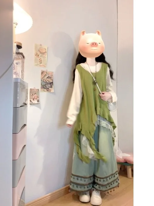 

Женский винтажный комплект больших размеров: жилет, асимметричный зеленый топ с кружевной отделкой, широкие брюки. Новинка осени, модный комплект из трех предметов.