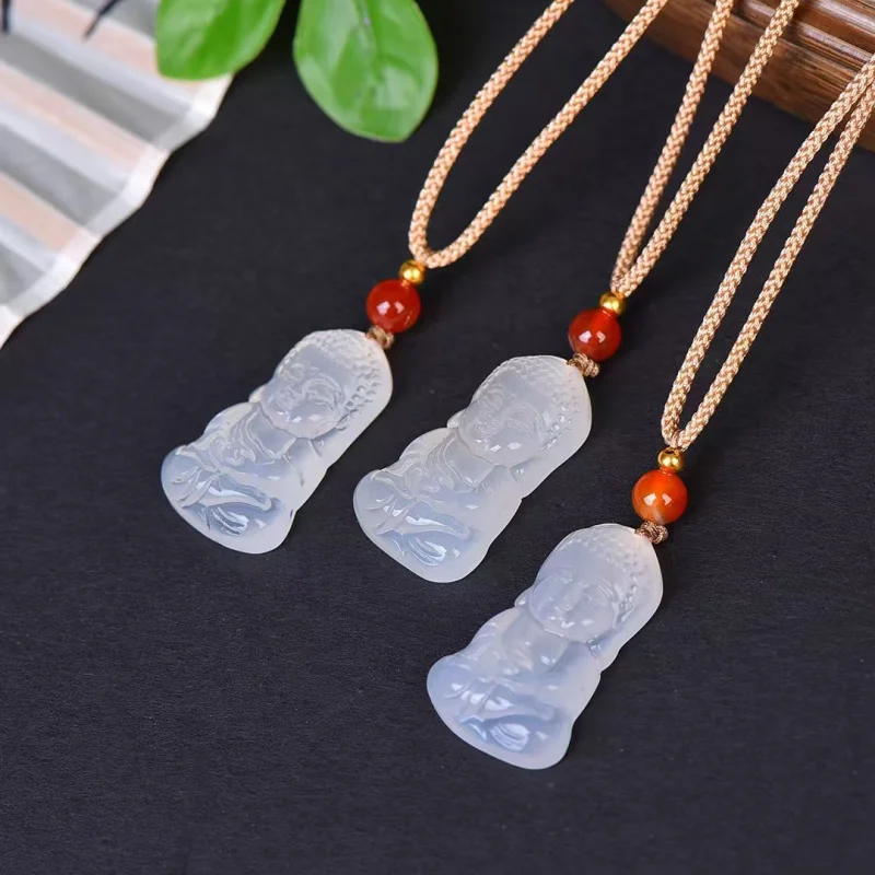 

-Кулон Будды из белого агата с халцедоном