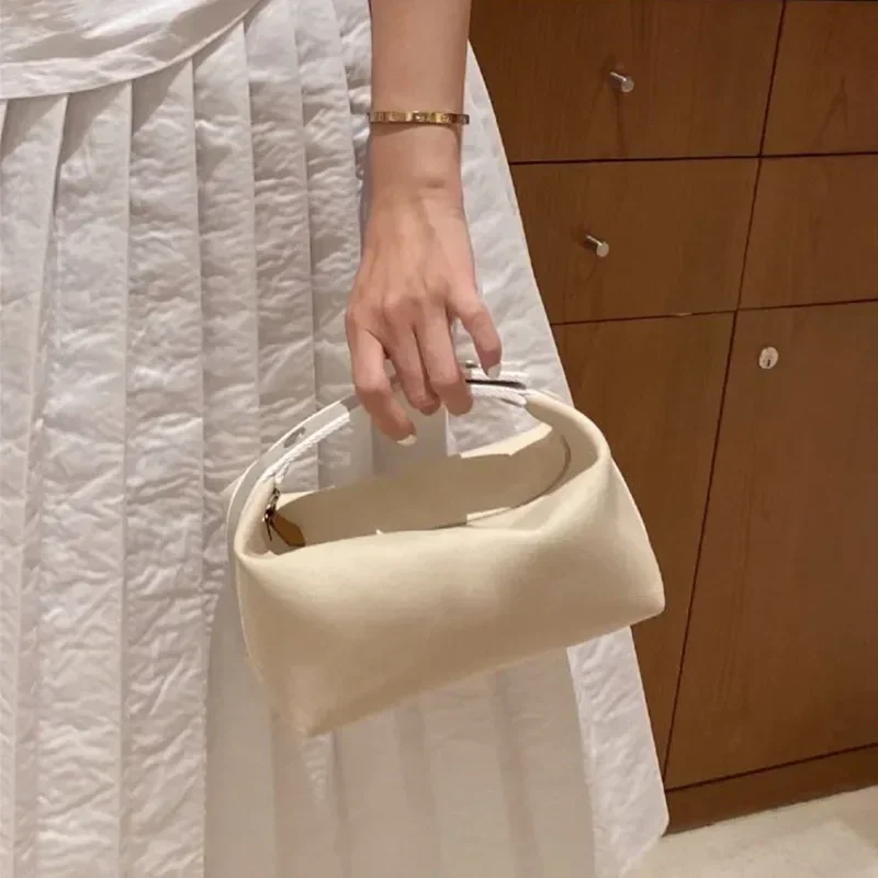 

2024 New Women's Casual Canva Wash Bag Large Capacity Bento Handbag Single Shoulder Handbag Motorcycle Equipment Accessories