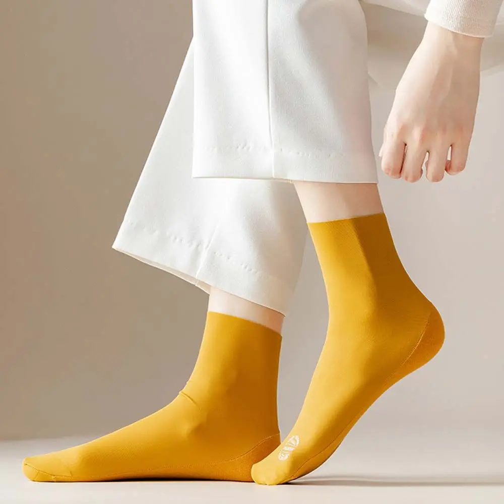 Chaussettes d'été sans couture pour femmes, socquettes courtes, couleur unie