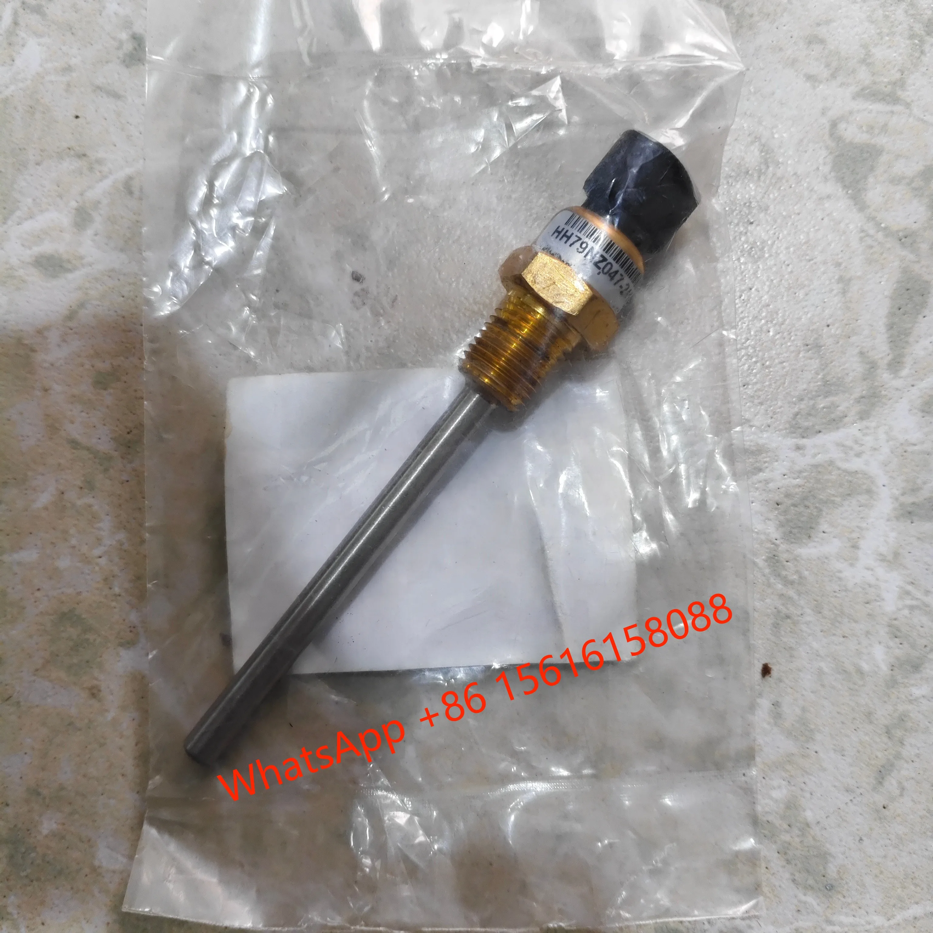 New Carrier air conditioning unit parts HH79NZ047, CARRIER air conditioning repair parts, water temperature sensor.