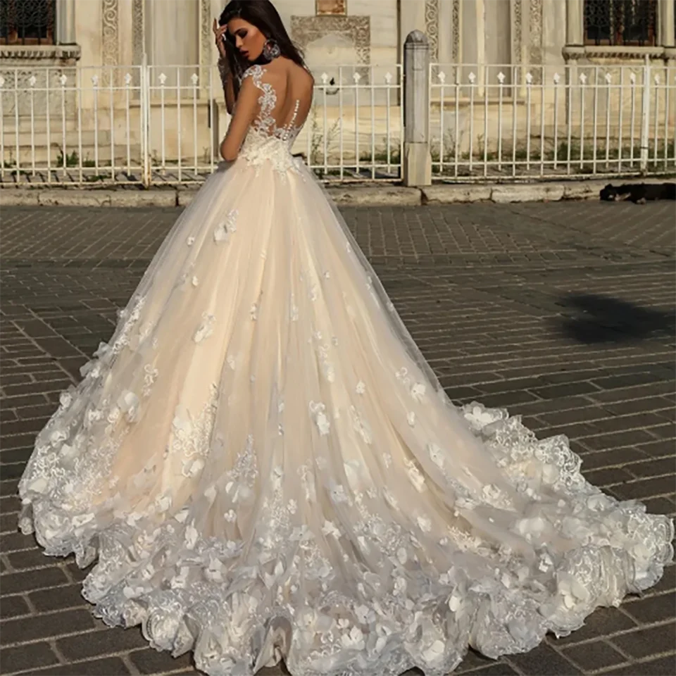 Customized Flowers Appliques Sweetheart A Line Wedding Dresses 2025 Buttons Illusion Backless Court Train Bridal Gown For Women