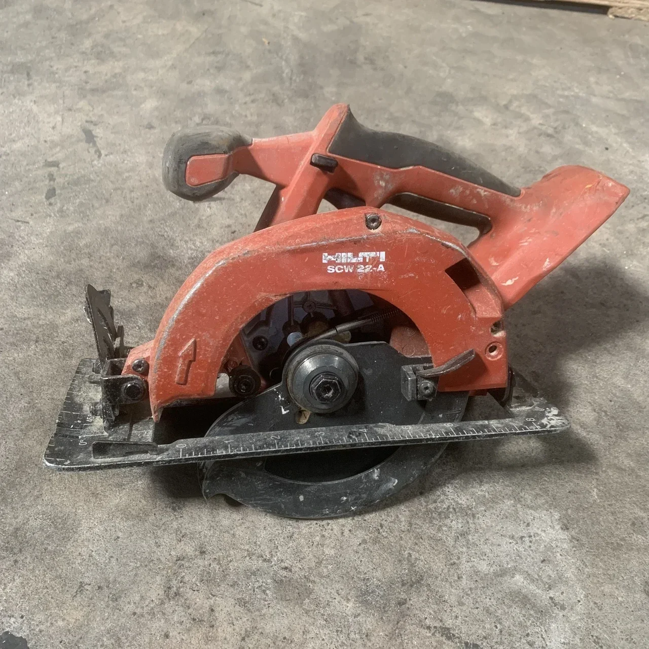 HILTI SCM22-A rechargeable circular saw, lithium electric saw, handheld cutting machine, second-hand body only
