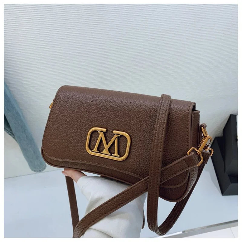 

Large Capacity Commuter Shopper Bag For Women Solid Color Leather Tote Messenger Everyday Use Minimalist