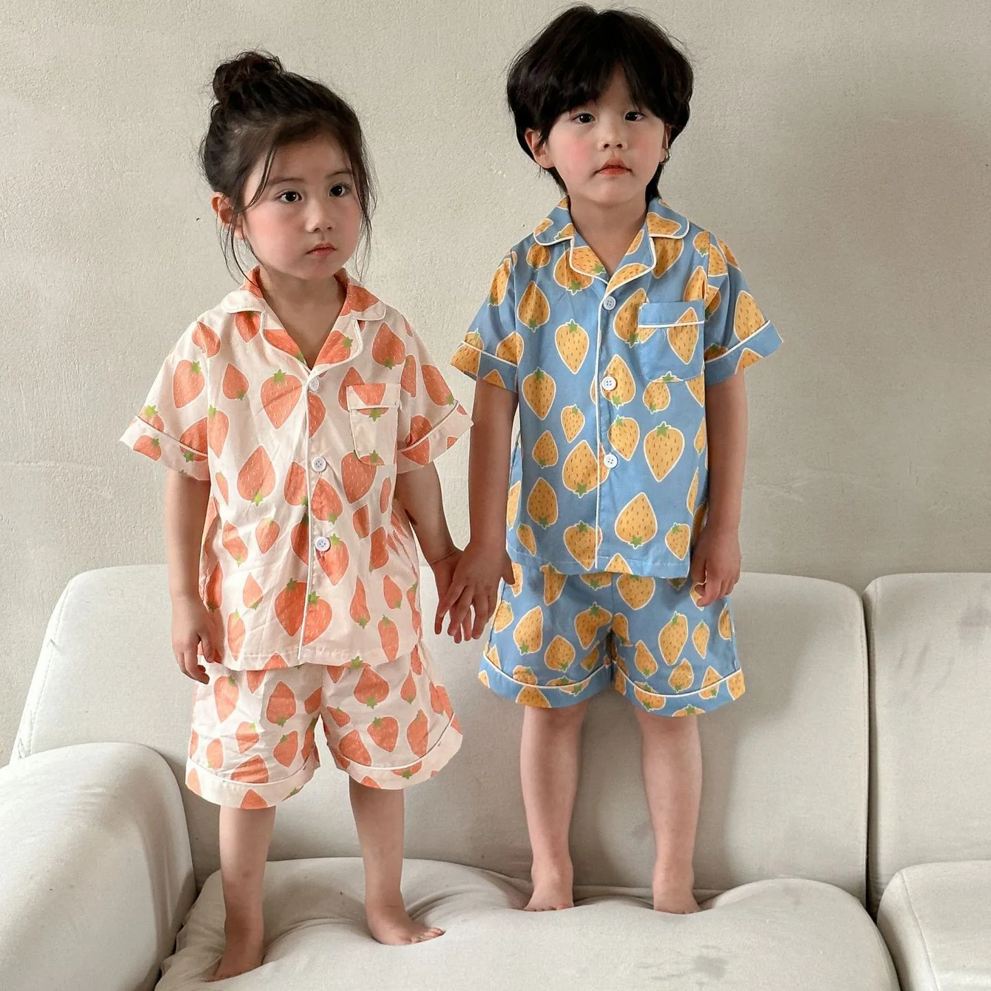 

New Summer Baby Strawberry Pajamas Boy Girl Children Print Thin Short Sleeve Tops + Shorts Pyjamas 2pcs Kid Cotton Sleepwear Set