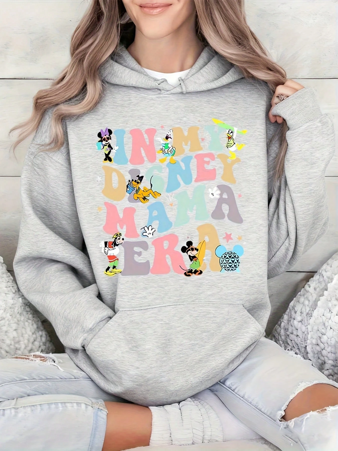 Sudadera con Capucha de Felpa de Algodón de Disney para Mujer, Color Gris Claro, Personajes Mickey, Minnie, Goofy, Pluto, Donald, Estampado de Tabla de Surf con Lazo en la Parte Delantera
