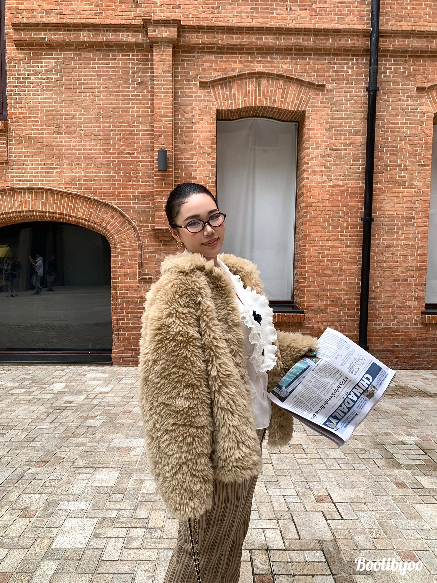 Jaqueta Feminina de Camurça Grande e Elegante Boolibyoo, Solta, em Tecido de Poliéster Sustentável, Estilo Urbano
