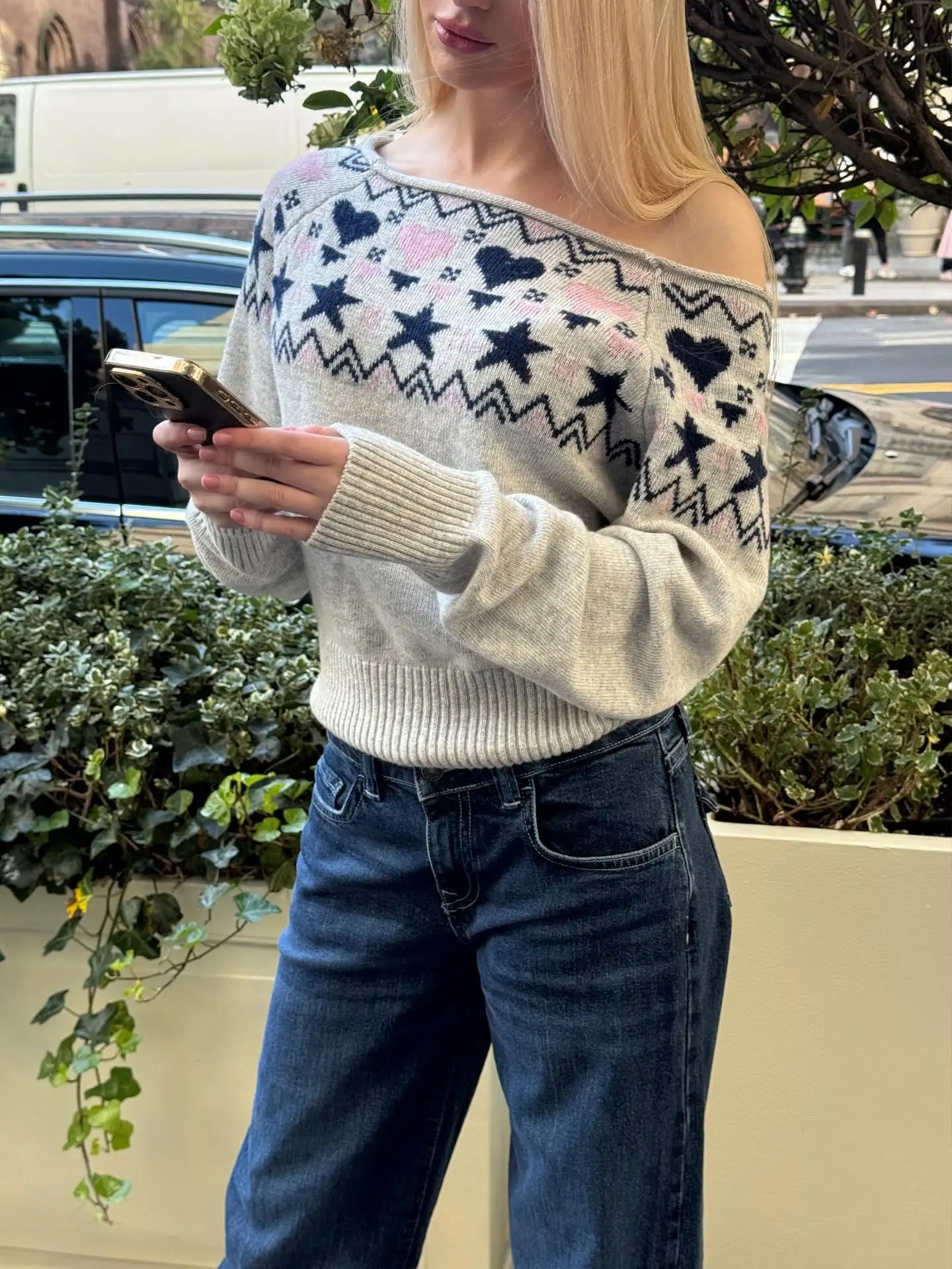 เสื้อสเวตเตอร์ไหล่เดียวสไตล์เรโทร ลายดาวรูปหัวใจตัดกันแบบแจ็คการ์ด เสื้อทรงหลวมลำลอง