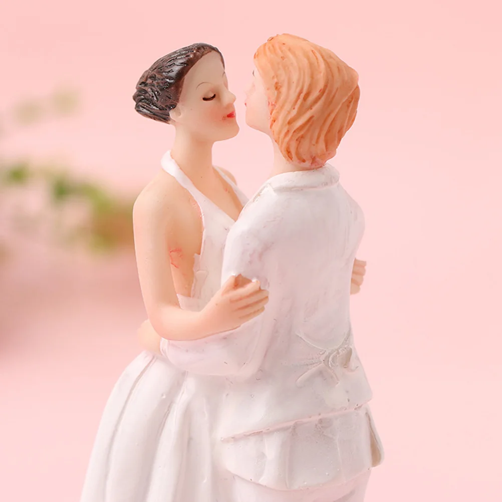 

7x6.5x15cm Resin Ornament for Women Couples Love Statue Decoration for Wedding Party Valentine Day Gift Table Display Art Piece