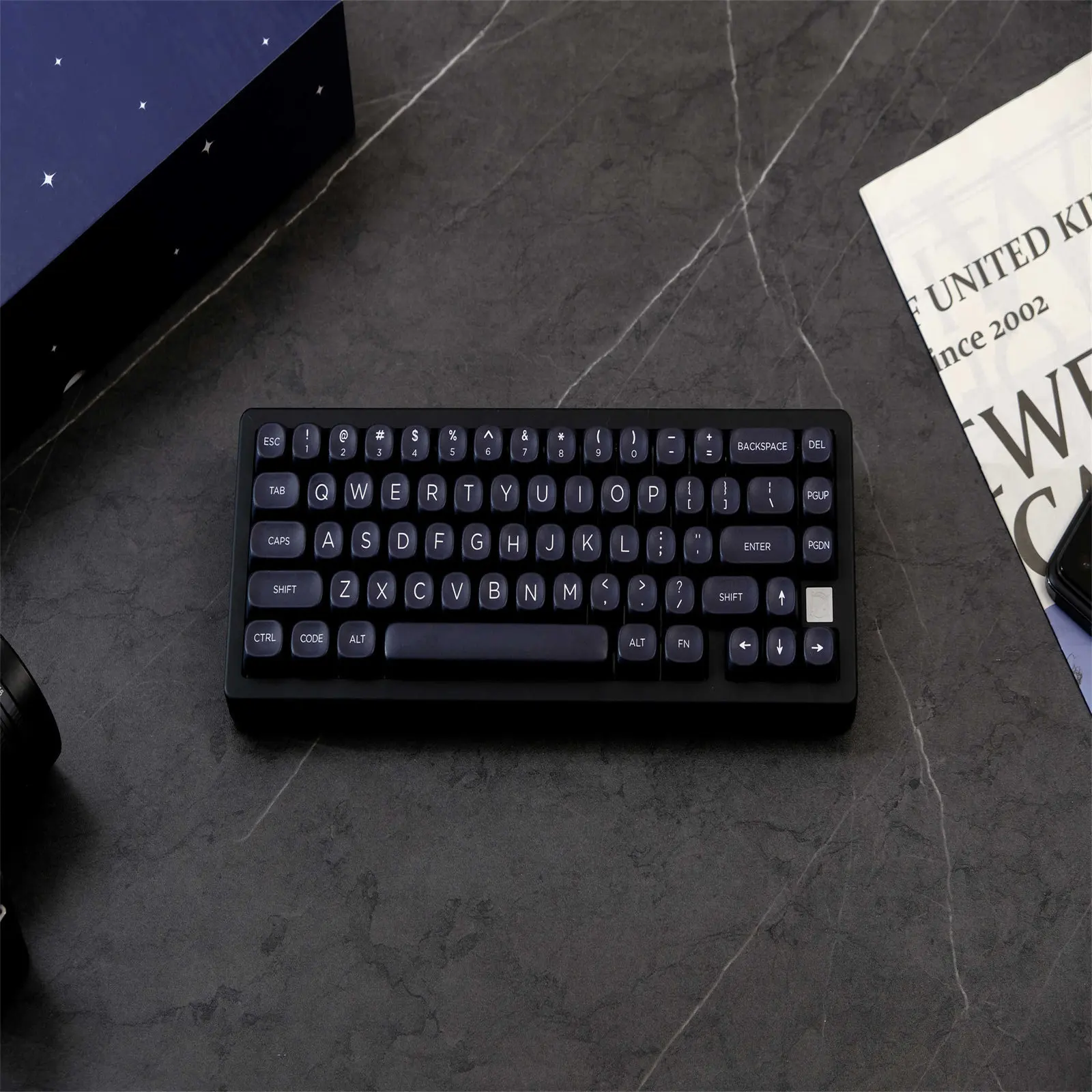 Minimalist black keycap 126 keys PBT material MOA highly sublimated process, suitable for a variety of mechanical keyboards