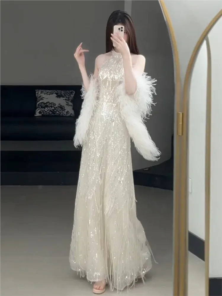 

A heavy and sophisticated niche banquet dress with shiny sparkling toasting style