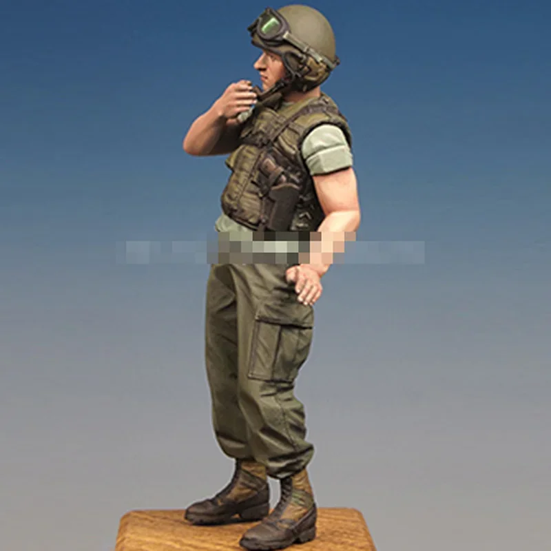 Figura di soldato in resina in scala 1/35 tema militare Vietnam Tank Crew Single unassemblato e non verniciato Diorama giocattolo fai da te figura