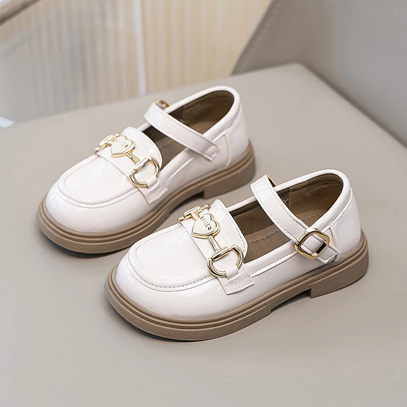 Girls\' leather shoes 2024 new soft sole British style small leather shoes kid\'s Metal buckle diamond heart casual leather shoes