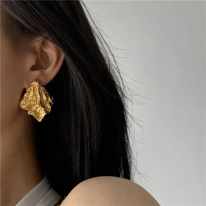 2022 New European and American vintage tin foil pleated earrings women\'s fashion irregular temperament earrings earrings tide