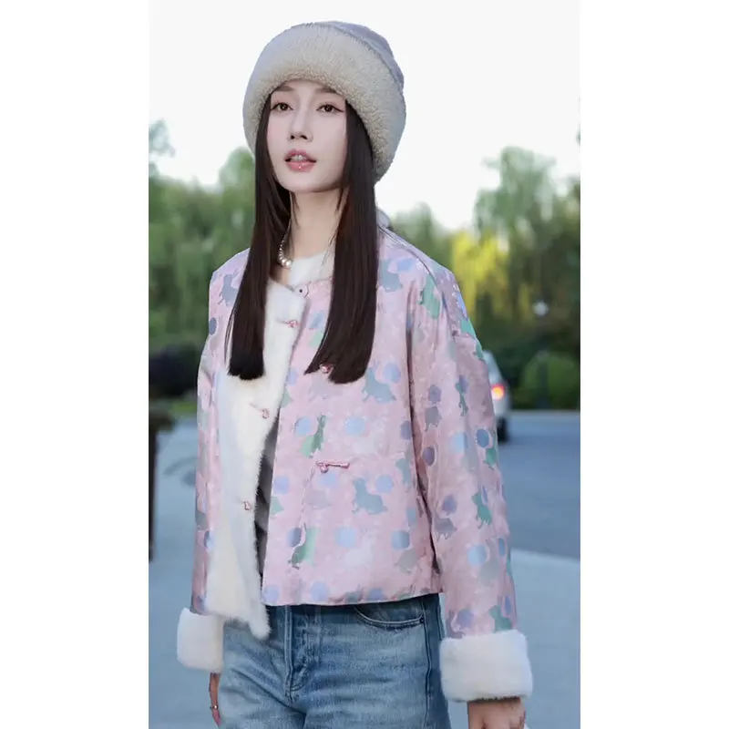 

Новая китайская женская осенне-зимняя куртка из хлопка с розовым цветочным принтом и вышивкой, очень тонкая, маленького размера, в стиле флагманской модели.