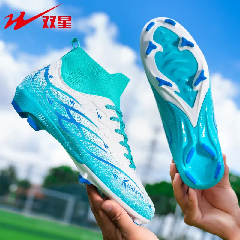 Botas de fútbol de competición con estructura aerodinámica, tacos antideslizantes profundos, zapatos de fútbol cómodos para jugar por largos períodos en el campo.