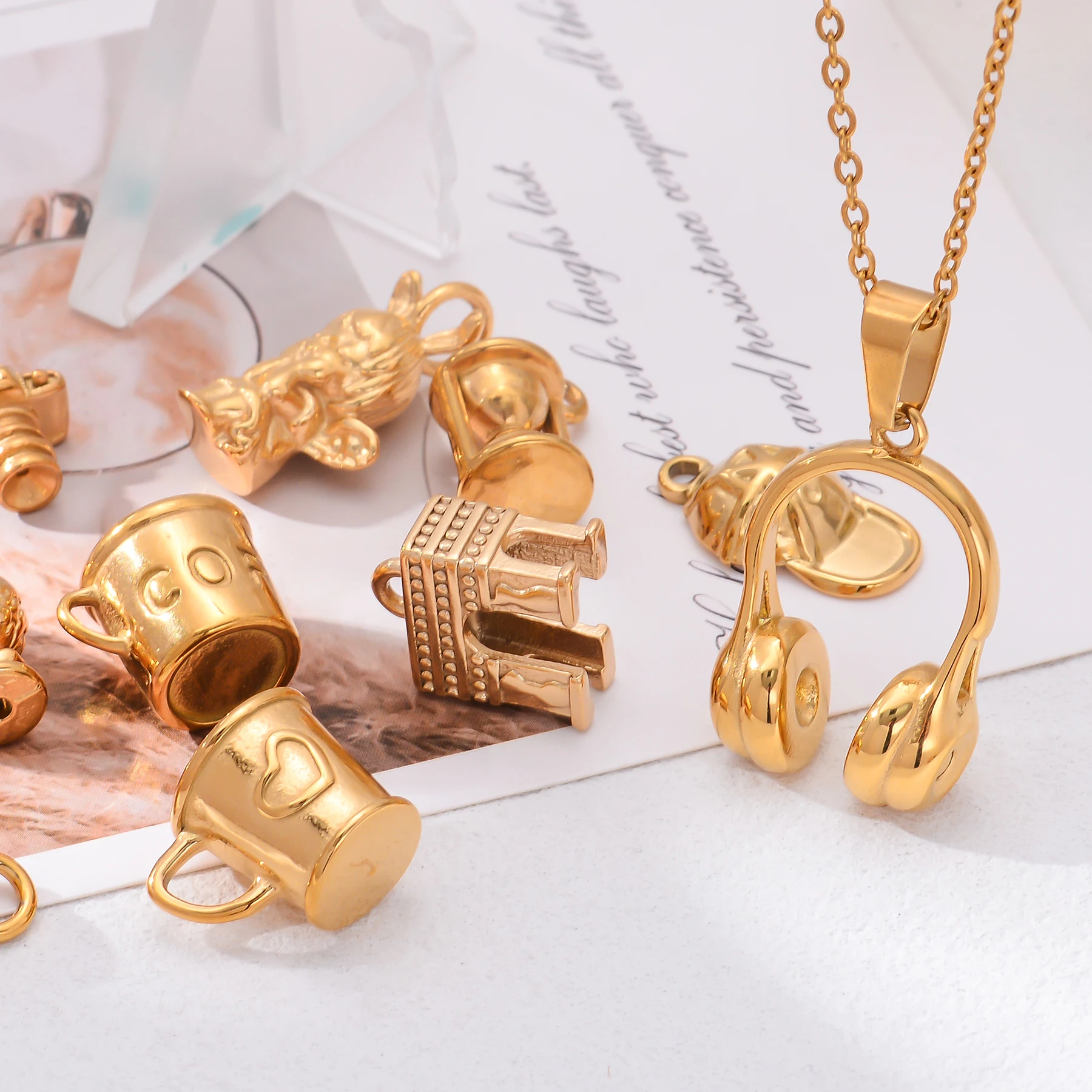 2 قطعة مطلية بالذهب الفولاذ المقاوم للصدأ سحر قلادة فنجان القهوة/سماعات/قبعة/الملاك DIY بها بنفسك مجوهرات قلادة سوار صنع العثور