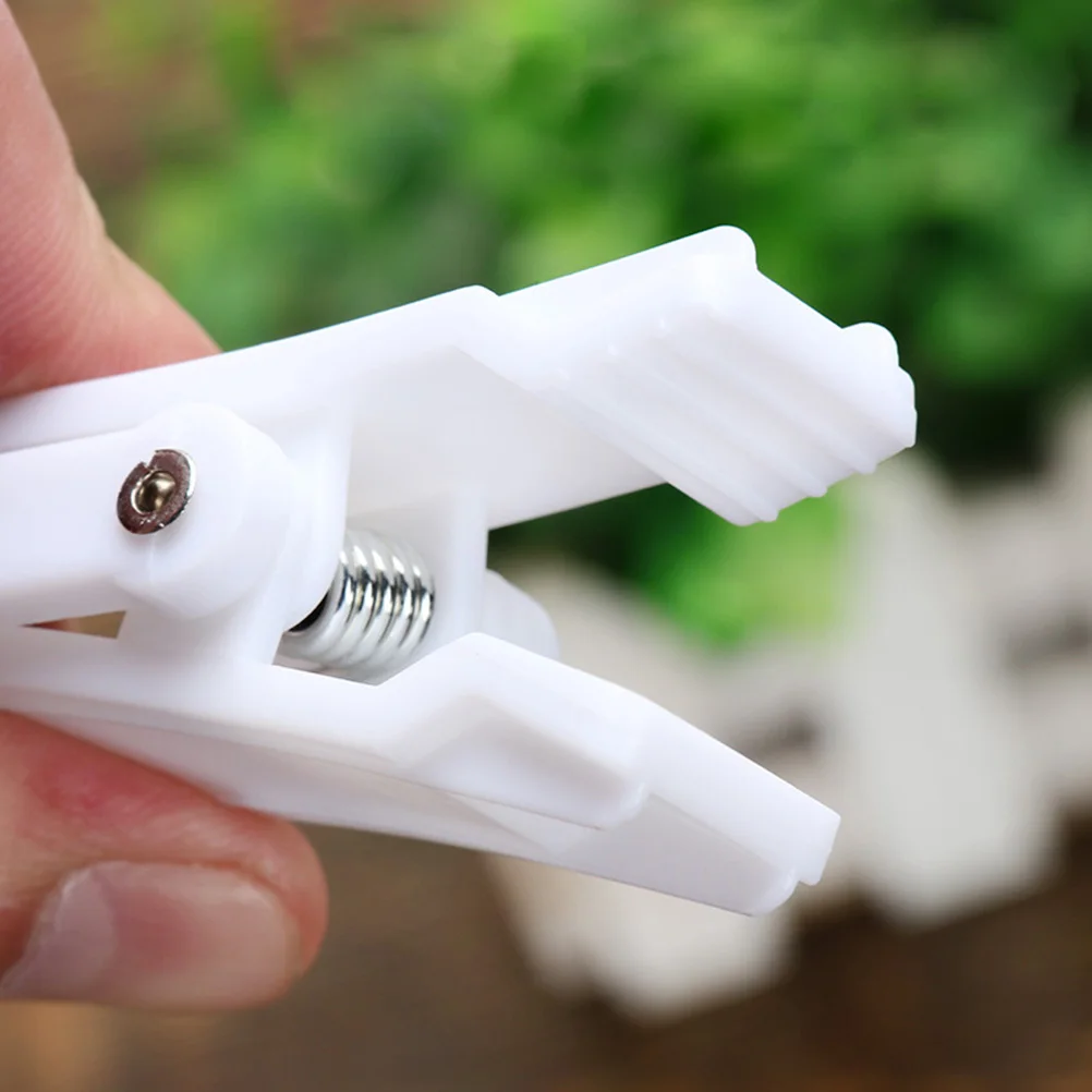 

20Pcs 360 Degree Rotatable Curtain Clips Plastic Hooks Swivel Coat Hooks Flexible Multipurpose Hanging Clips for Home Office