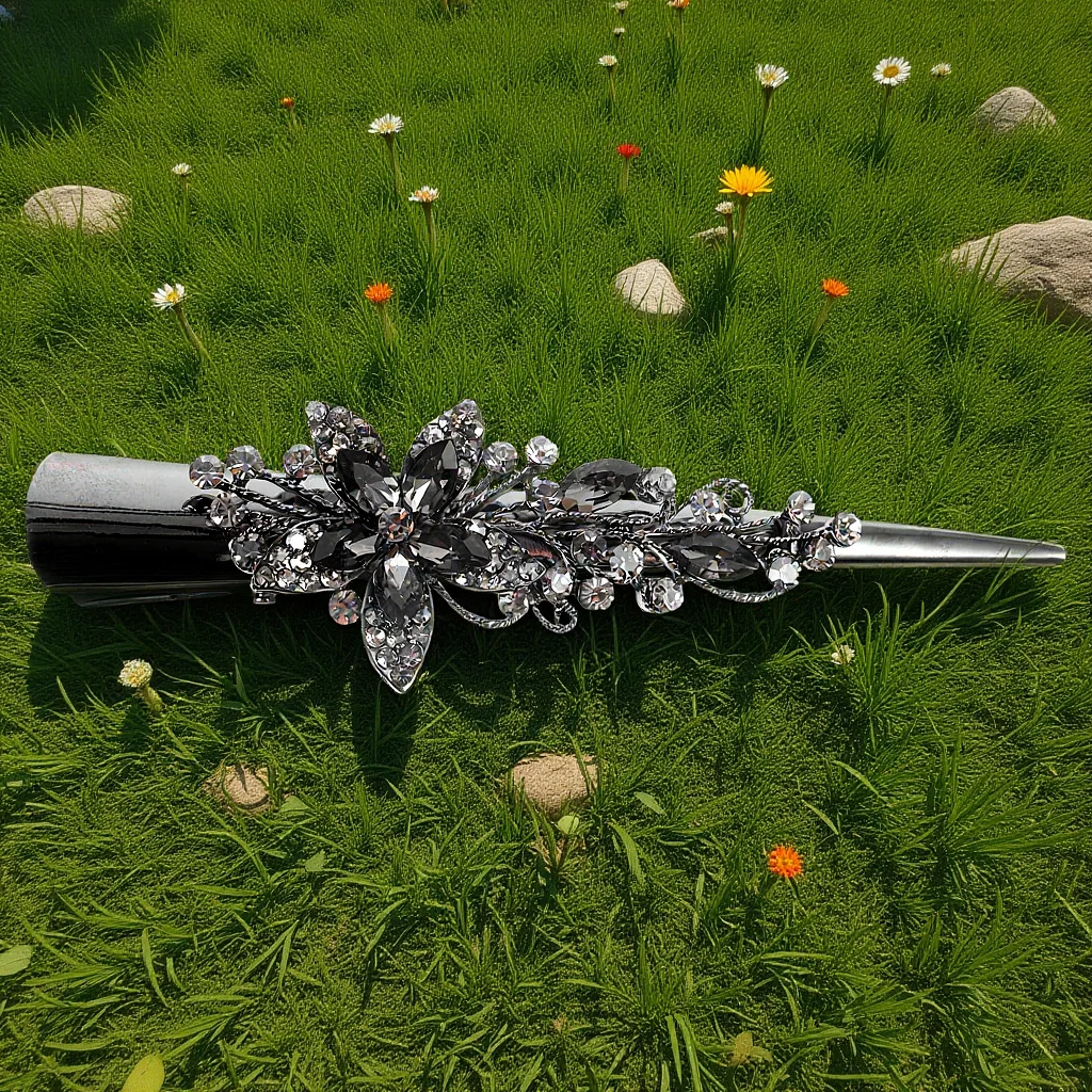 

1 Piece Retro Horn Hair Clip Rhinestone Decorated Duckbill Alligator Barrette Shiny Elegant Women's Styling Accessory for Party