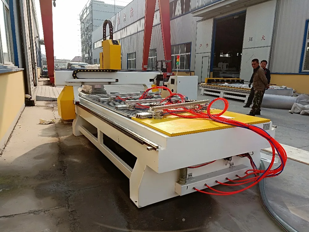 Le più popolari macchine per Router CNC a 4 assi 1325 48x48 intaglio del legno taglierina per incisione giocattoli in legno artigianato