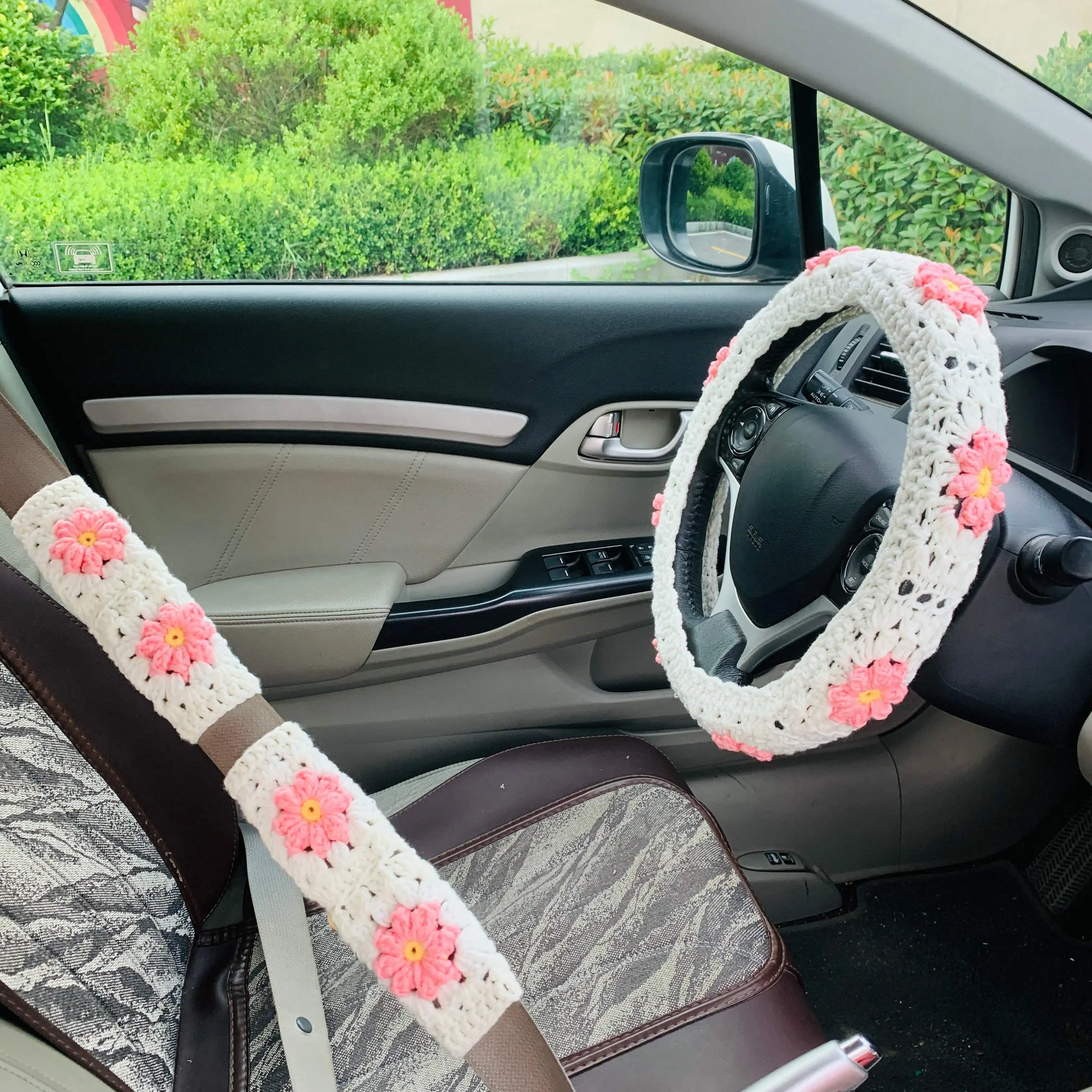 

Handmade Crochet Cute Steering Wheel Cover, Safe and Stylish Seat Belt Cover for Car Interior Decoration