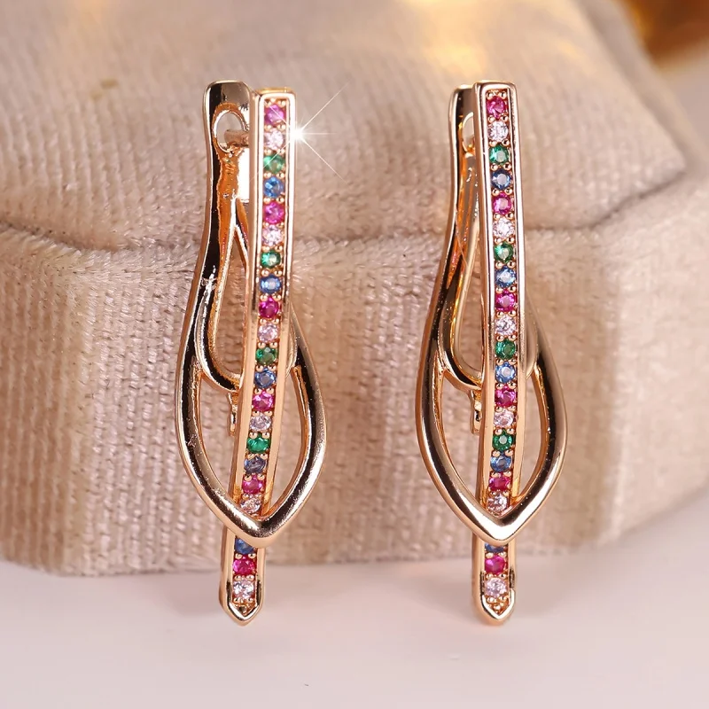 2026 New European and American Zircon Earrings with Hollowed Out Interweaving Sparkling and Exquisite Temperament Accessories