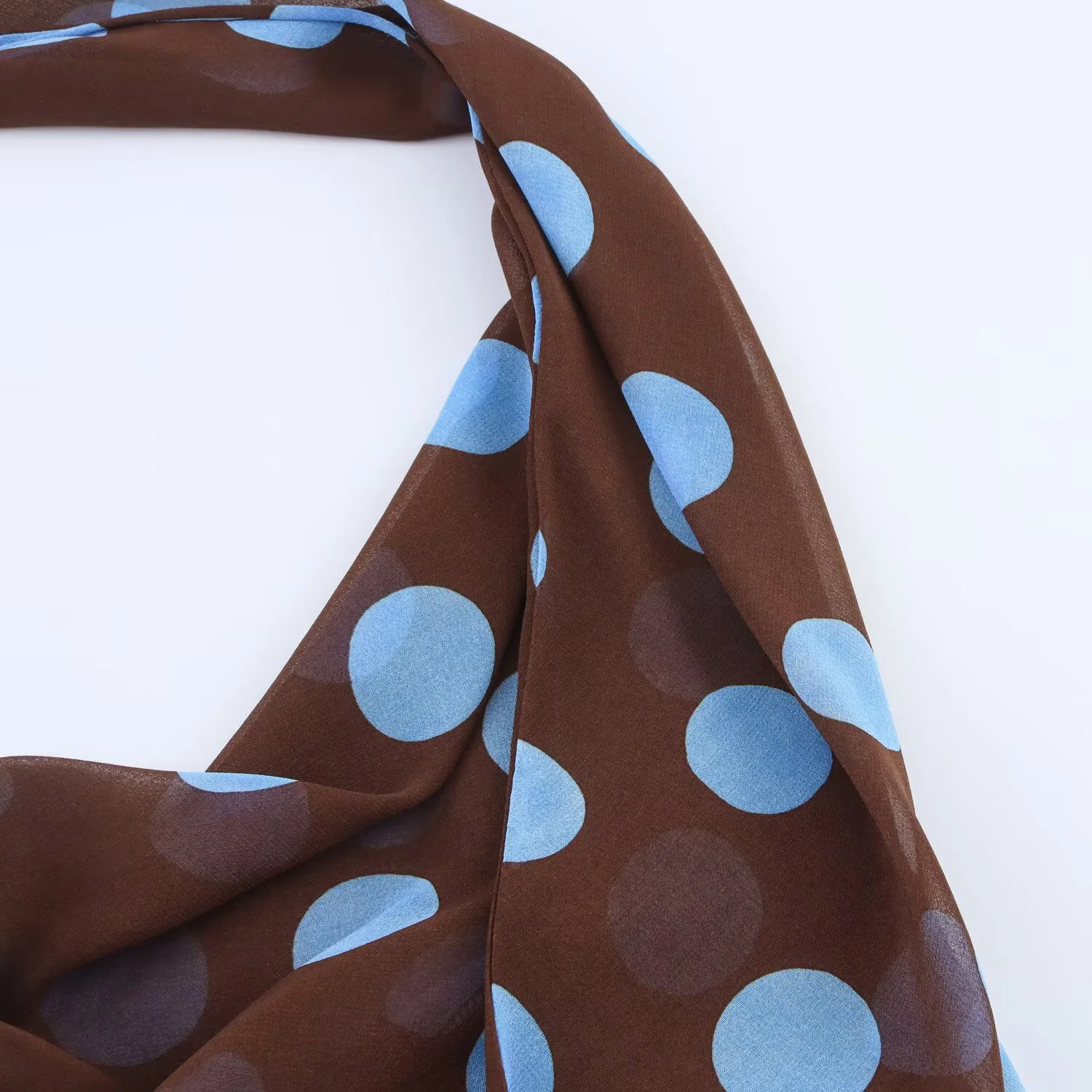 夏の新しい女性の薄いスカーフ水玉模様の首輪トップ非対称ミッドウエスト半透明スカートセット