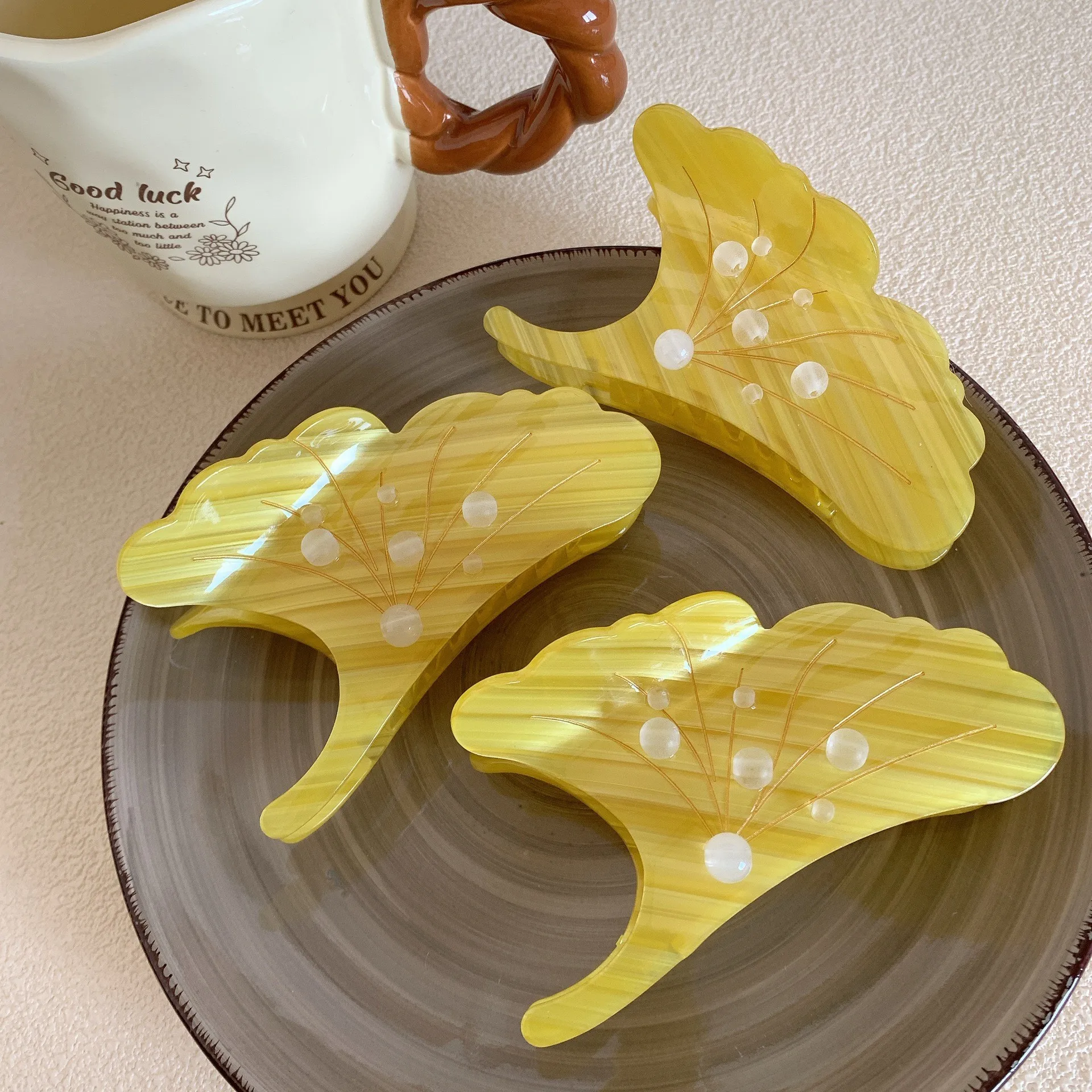 Muweordy New Yellow Ginkgo Leaf Hair Claw Acetate Claw Clip Creative  Leaves Shark Clips Hair Clip Hair Accessories for Women