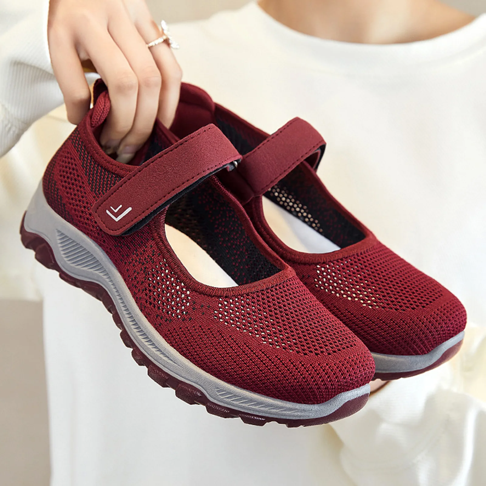 Outdoor Ladies Sports Shoes Solid Color Simple Style Hangout Shoes Suitable for Walking Camping NIN668