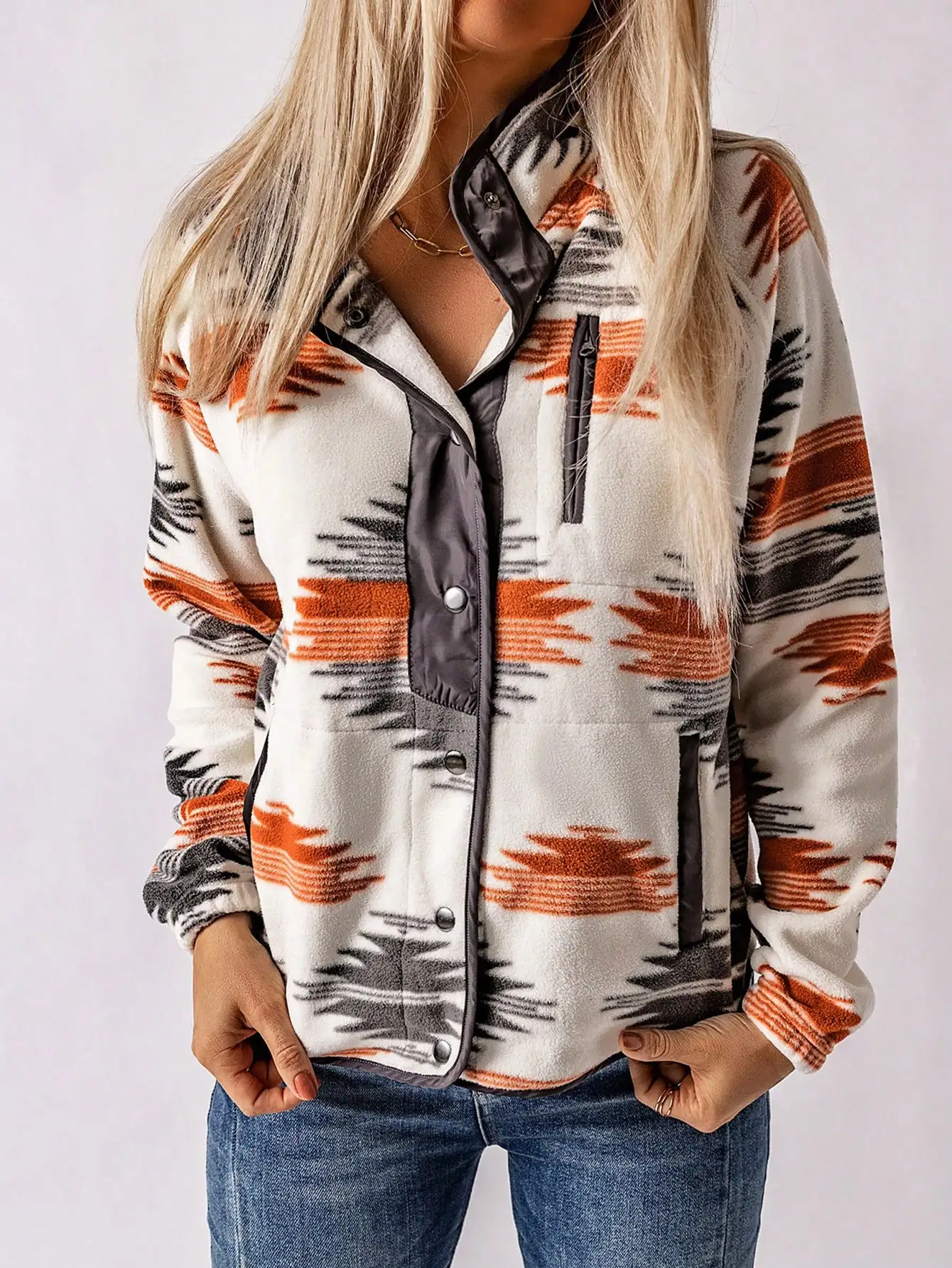 

Женская флисовая куртка в западном стиле с геометрическим принтом, кнопками и карманами на молнии